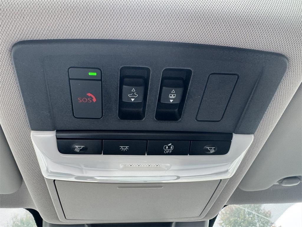 2021 Black Nissan Rogue