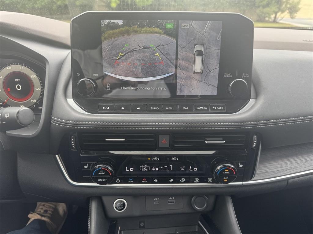 2021 Black Nissan Rogue