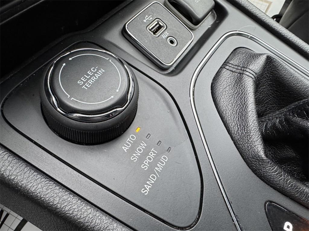 used 2019 Jeep Cherokee car, priced at $16,488