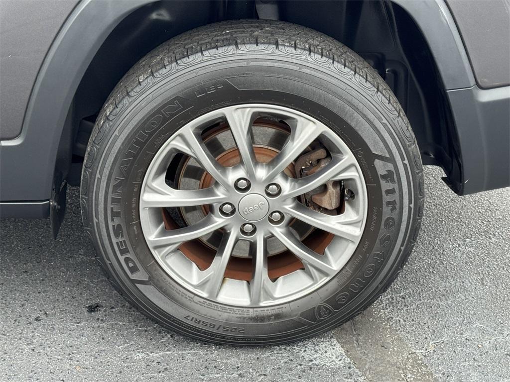 used 2019 Jeep Cherokee car, priced at $16,488