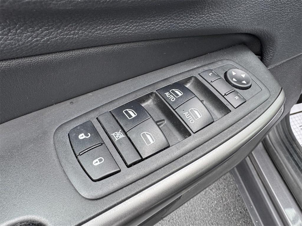 used 2019 Jeep Cherokee car, priced at $16,488