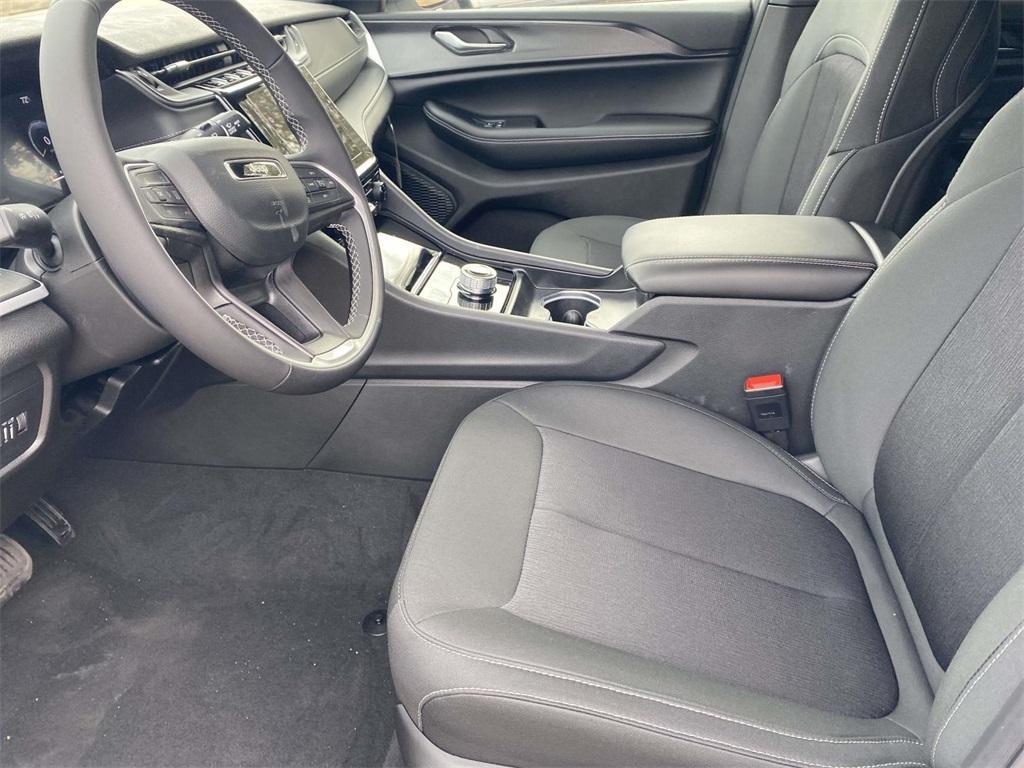 new 2025 Jeep Grand Cherokee car, priced at $29,999