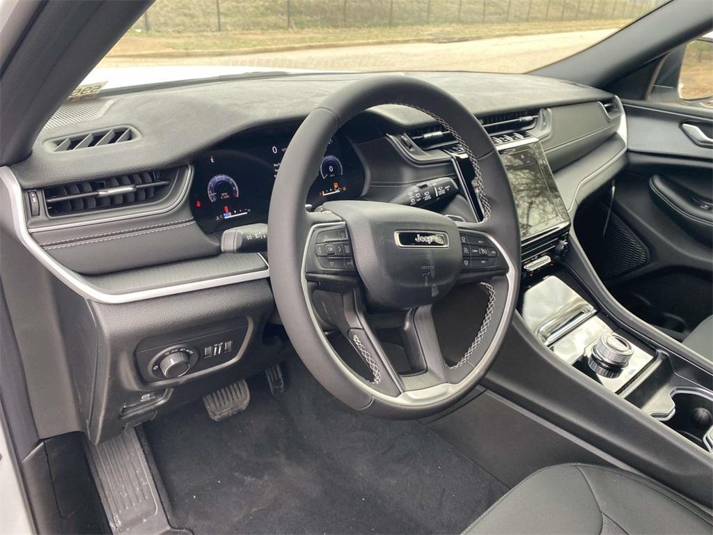 new 2025 Jeep Grand Cherokee car, priced at $29,999