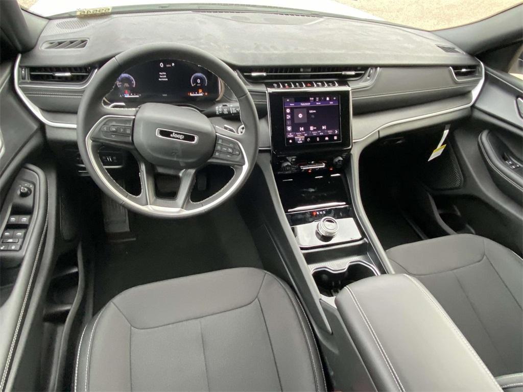 new 2025 Jeep Grand Cherokee car, priced at $29,999