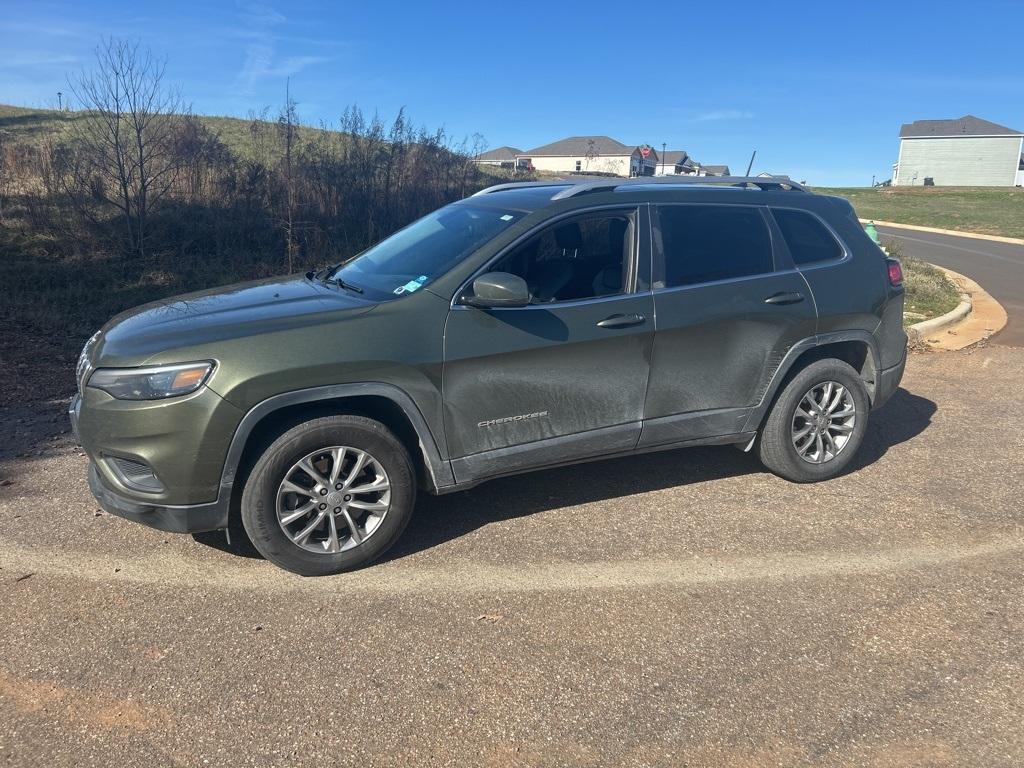 used 2019 Jeep Cherokee car, priced at $12,195