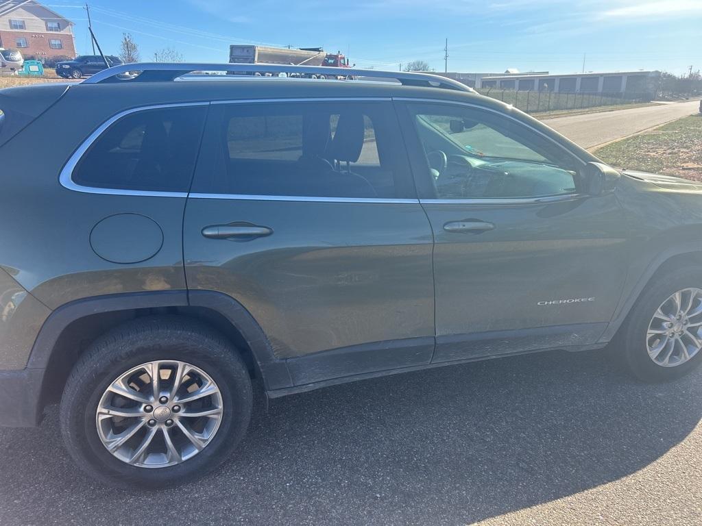 used 2019 Jeep Cherokee car, priced at $12,195