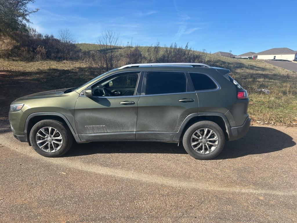 used 2019 Jeep Cherokee car, priced at $12,195