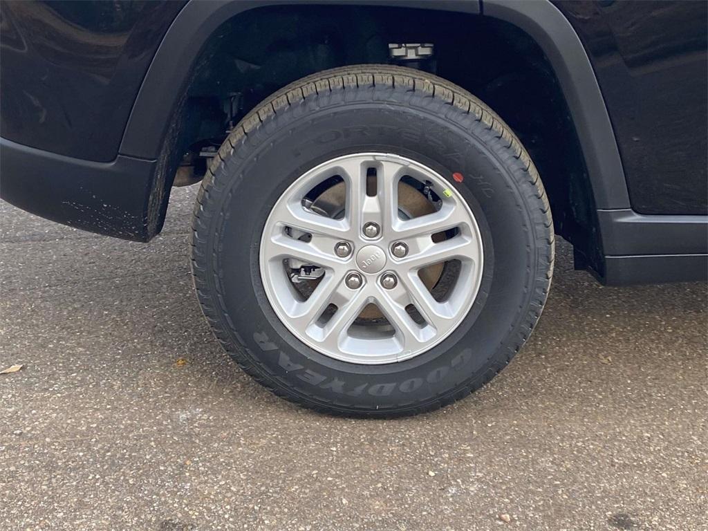 new 2025 Jeep Grand Cherokee car, priced at $28,625