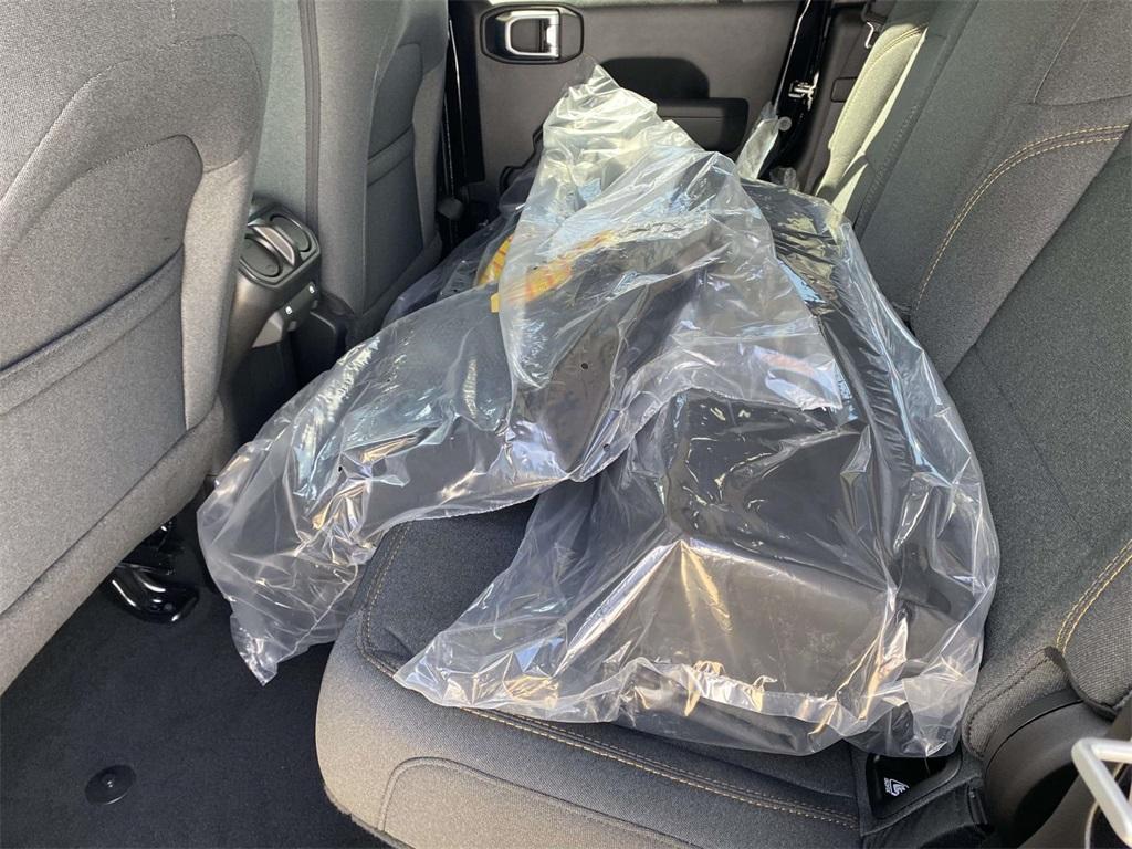 new 2025 Jeep Gladiator car, priced at $37,405