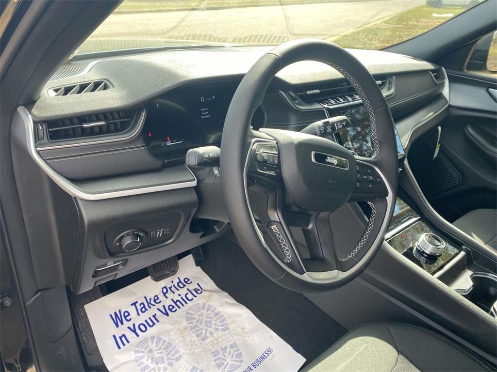 new 2025 Jeep Grand Cherokee car, priced at $30,050