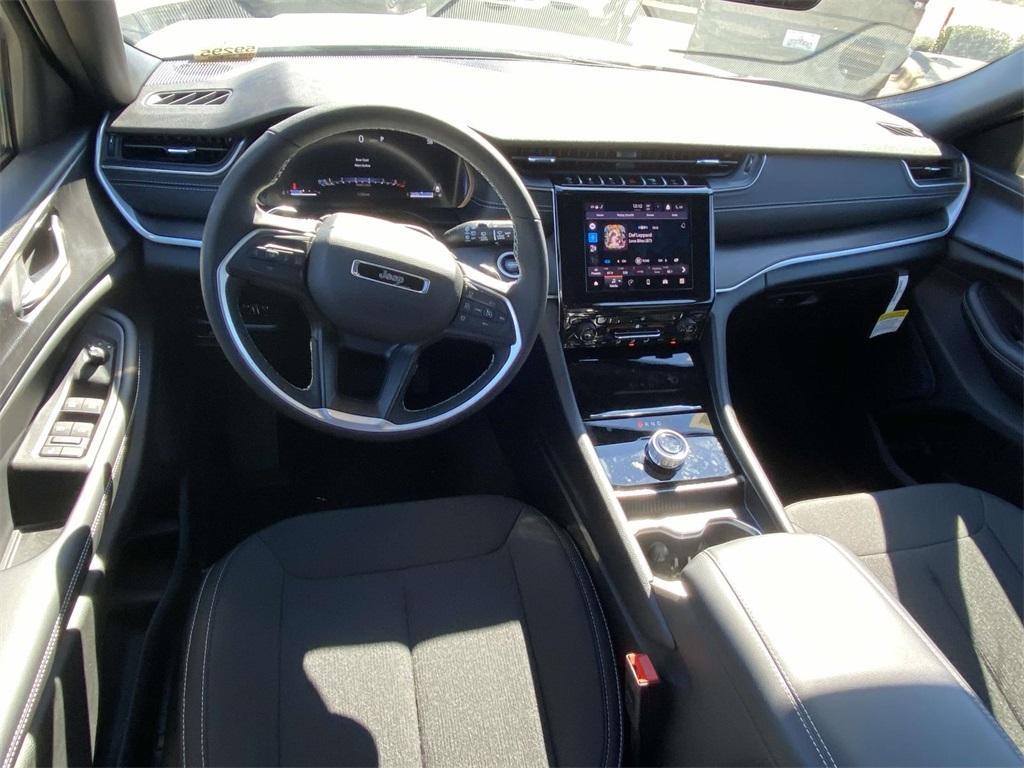 new 2025 Jeep Grand Cherokee car, priced at $27,999