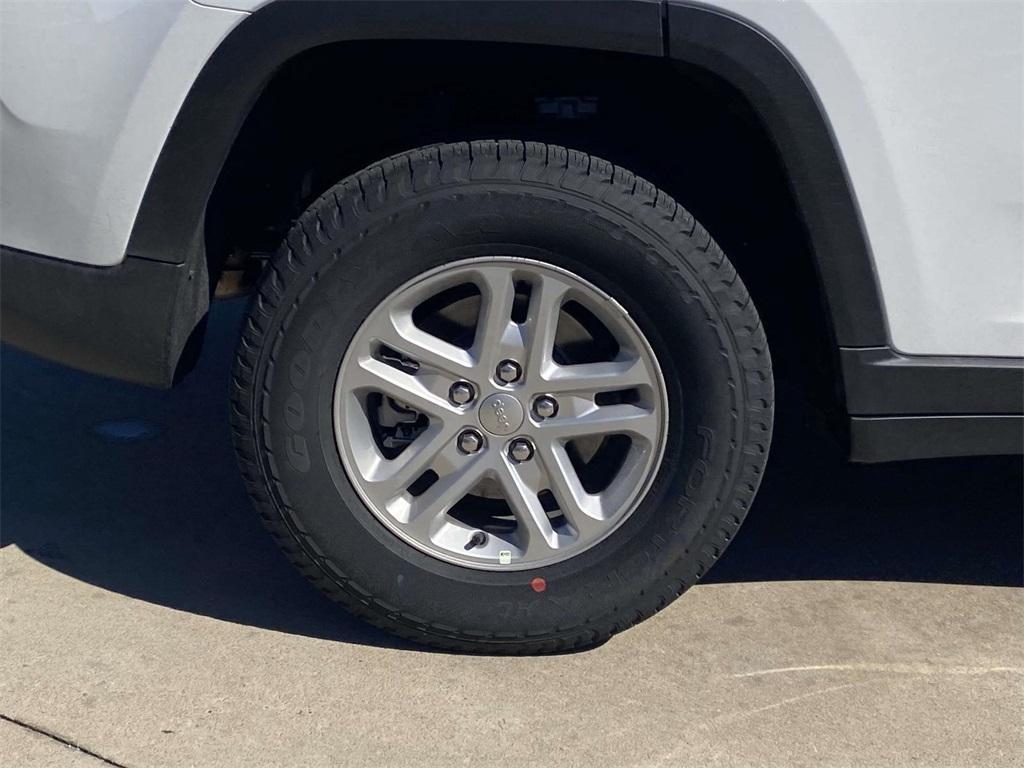 new 2025 Jeep Grand Cherokee car, priced at $27,999