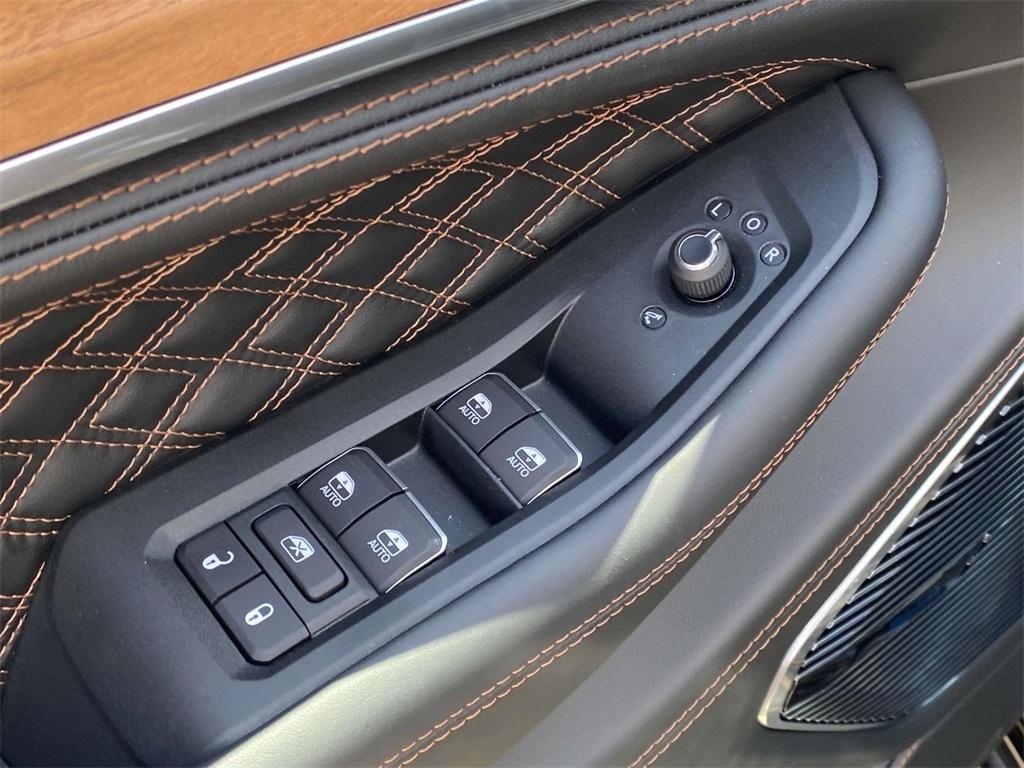 new 2025 Jeep Grand Cherokee car, priced at $64,175