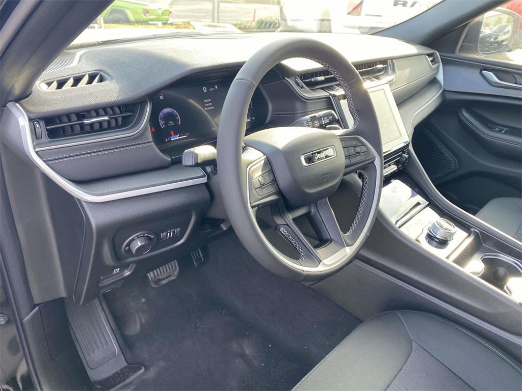 new 2025 Jeep Grand Cherokee car, priced at $27,375