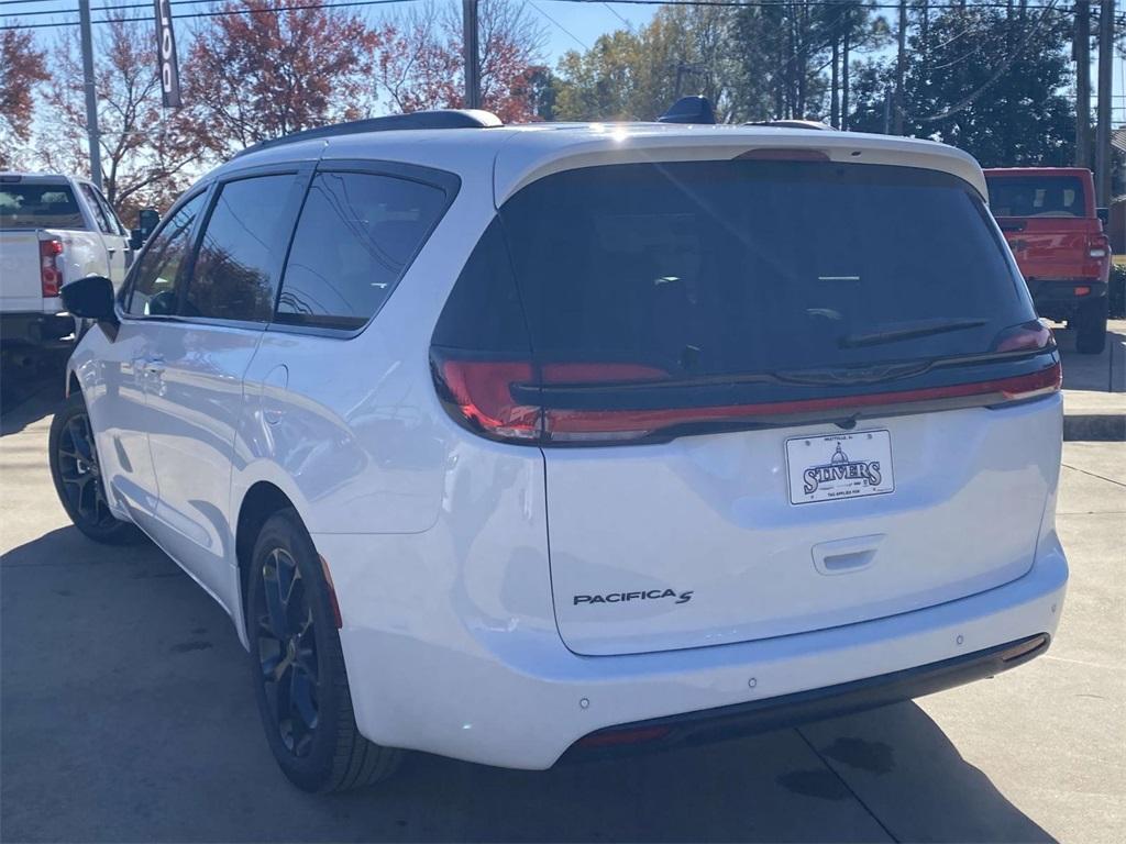 new 2026 Chrysler Pacifica car, priced at $43,180