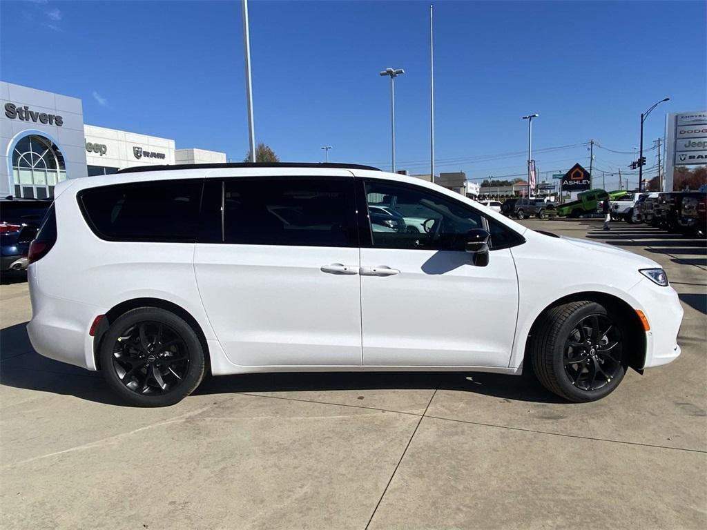 new 2026 Chrysler Pacifica car, priced at $43,180