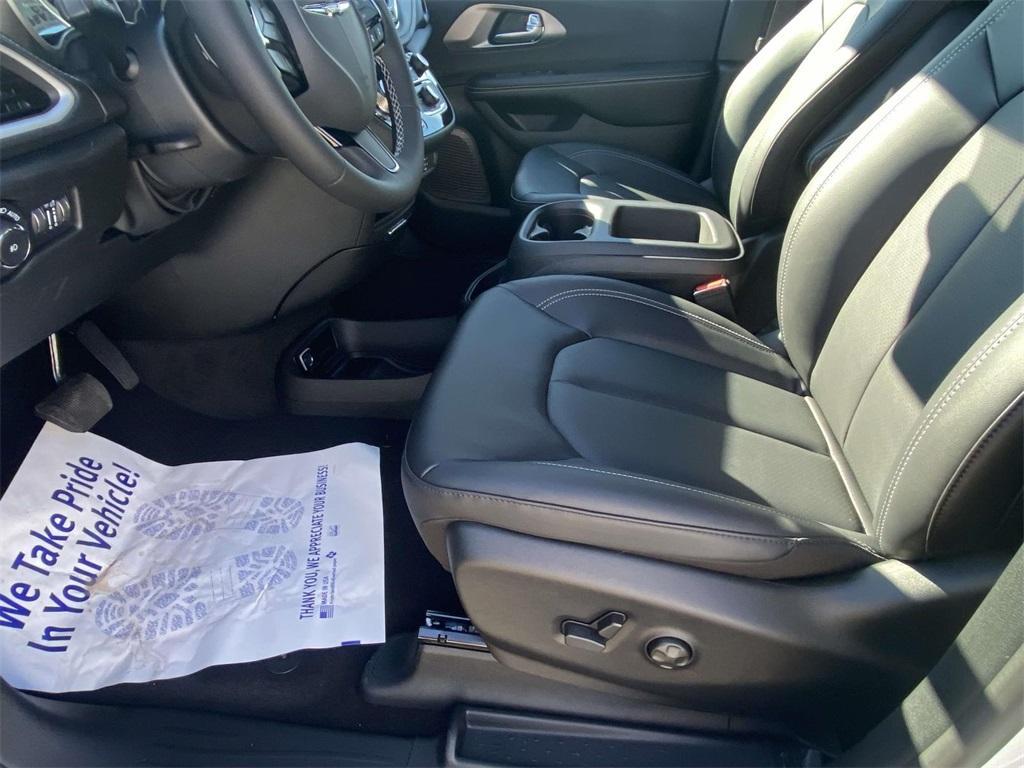 new 2026 Chrysler Pacifica car, priced at $43,180