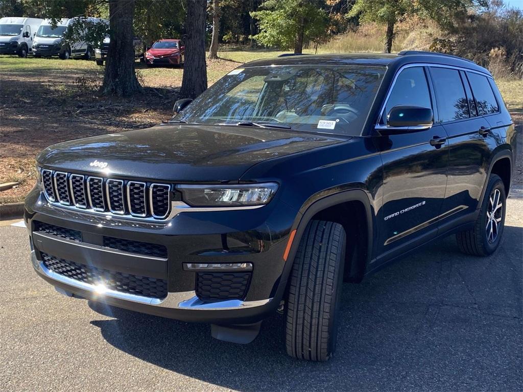 new 2025 Jeep Grand Cherokee L car, priced at $34,495