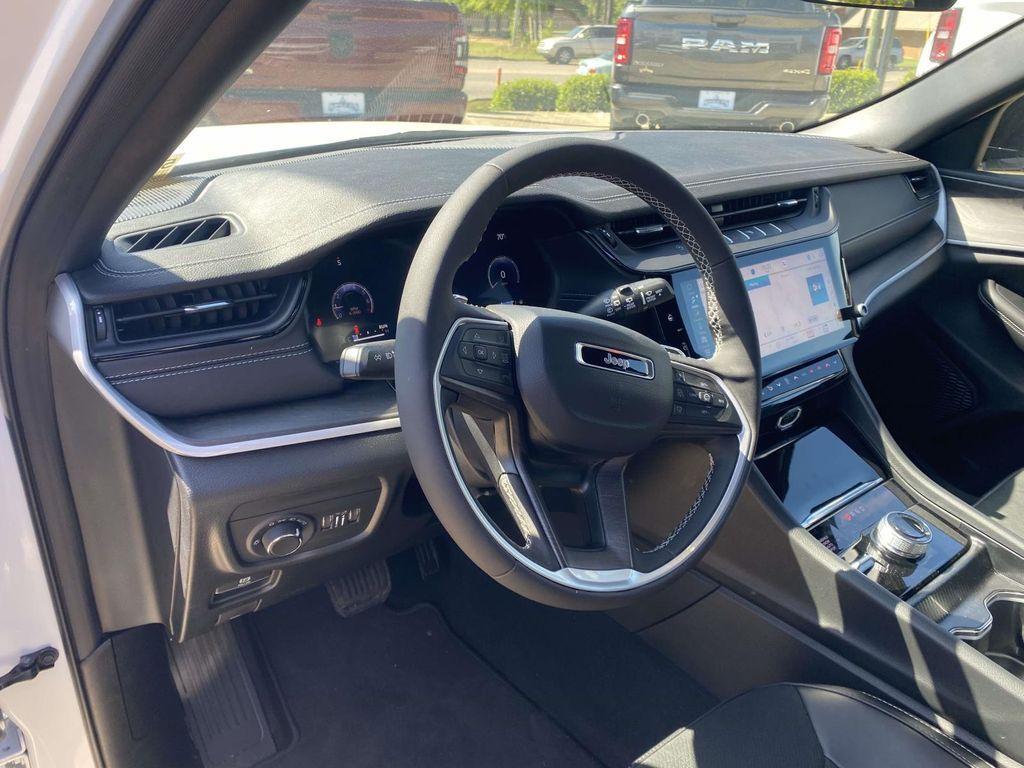 new 2026 Jeep Grand Cherokee car, priced at $44,995