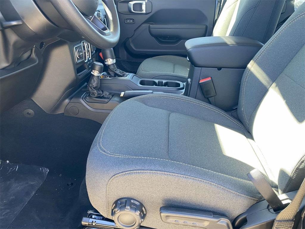 new 2026 Jeep Gladiator car, priced at $39,999