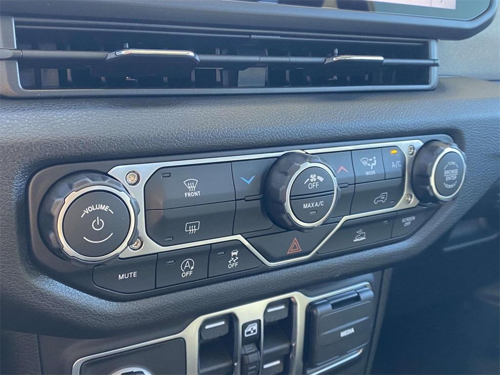 new 2026 Jeep Gladiator car, priced at $39,999