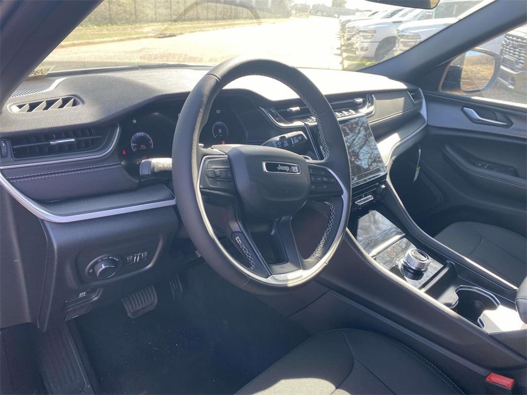 new 2025 Jeep Grand Cherokee car, priced at $29,995