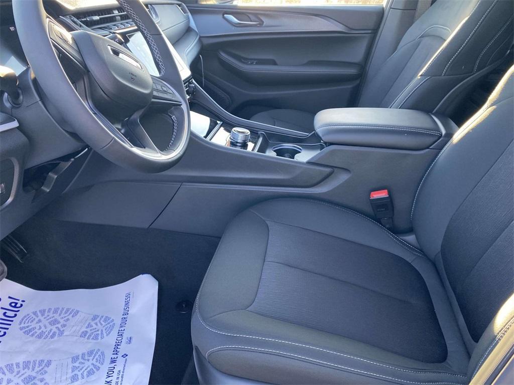 new 2025 Jeep Grand Cherokee L car, priced at $29,825