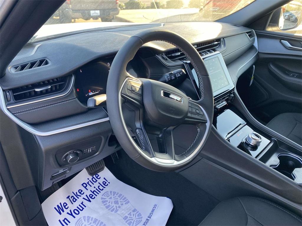 new 2025 Jeep Grand Cherokee L car, priced at $29,825