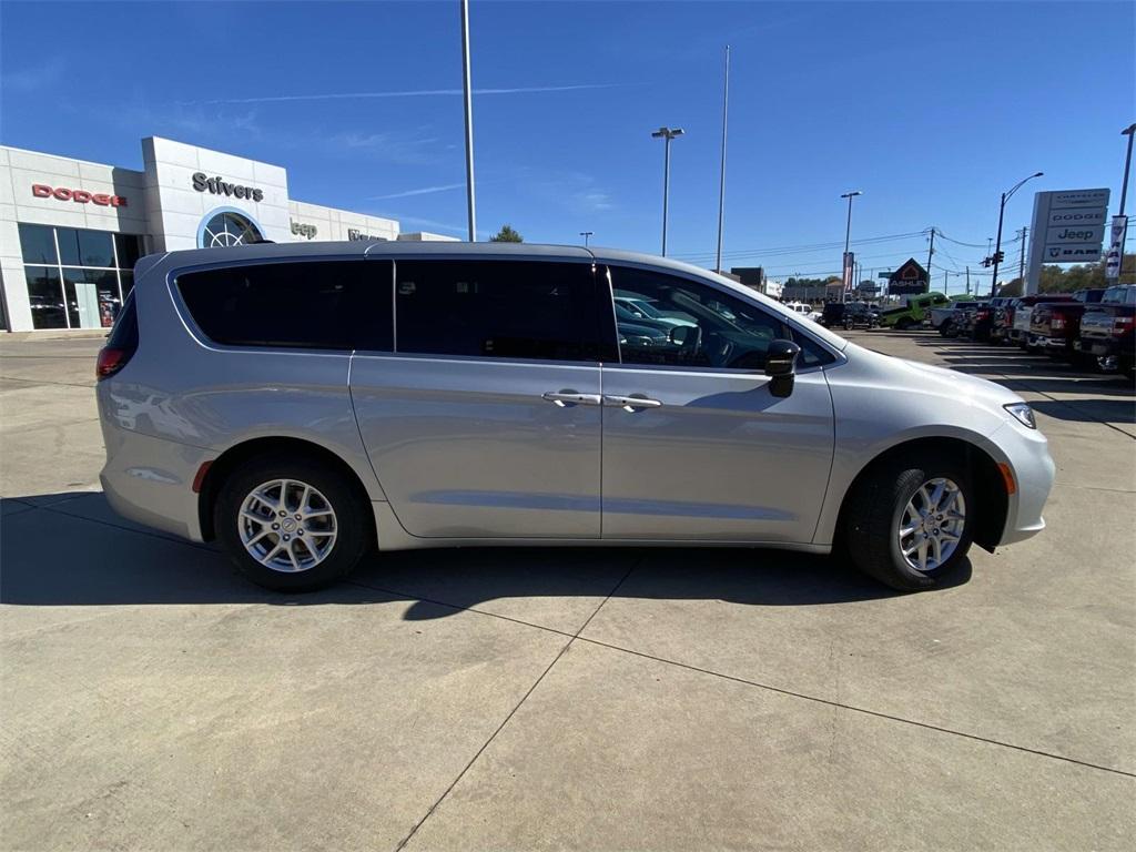 new 2026 Chrysler Pacifica car, priced at $36,135
