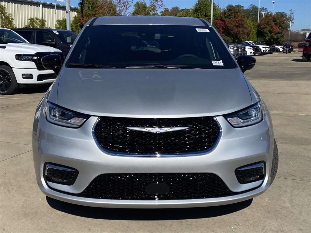 new 2026 Chrysler Pacifica car, priced at $36,135