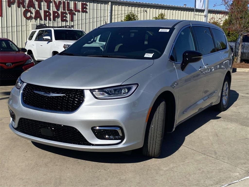 new 2026 Chrysler Pacifica car, priced at $36,135