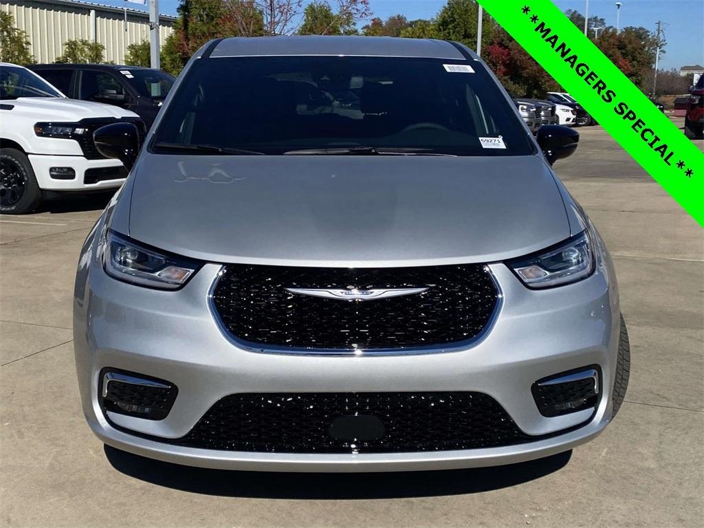 new 2026 Chrysler Pacifica car, priced at $34,999