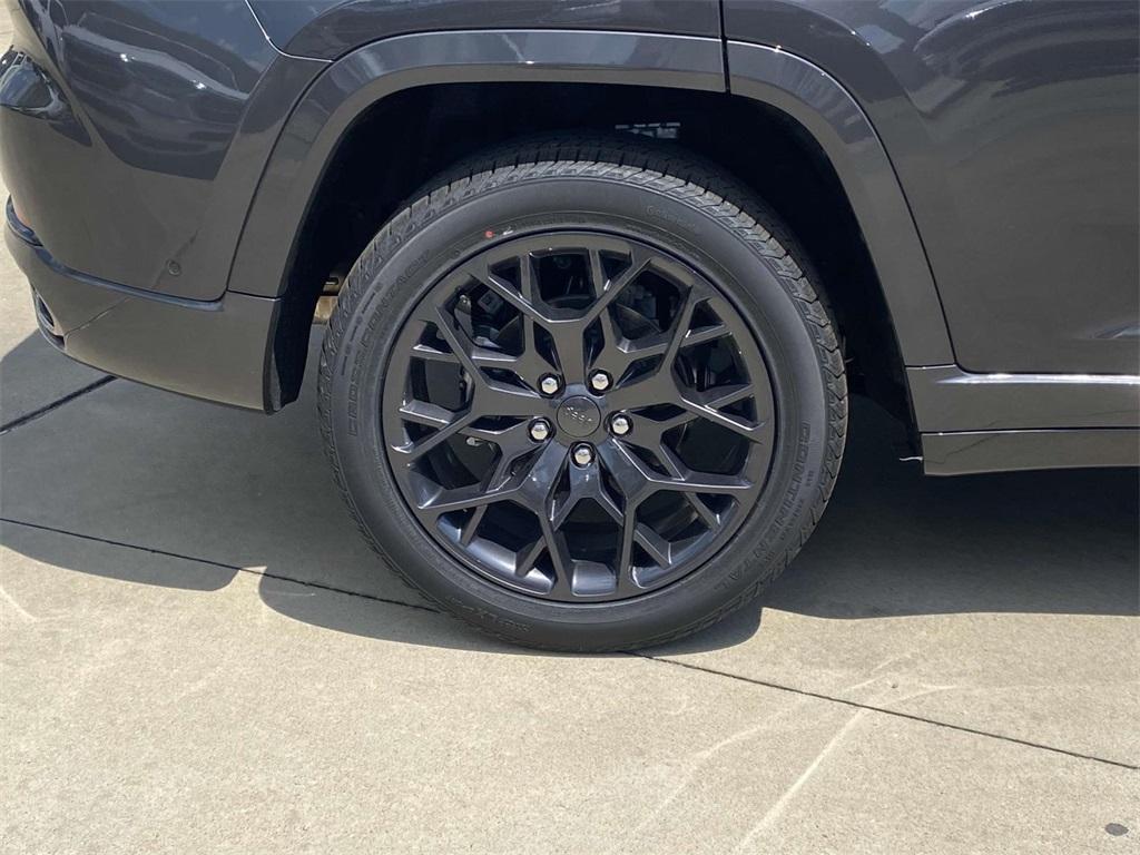 new 2025 Jeep Grand Cherokee car, priced at $64,175