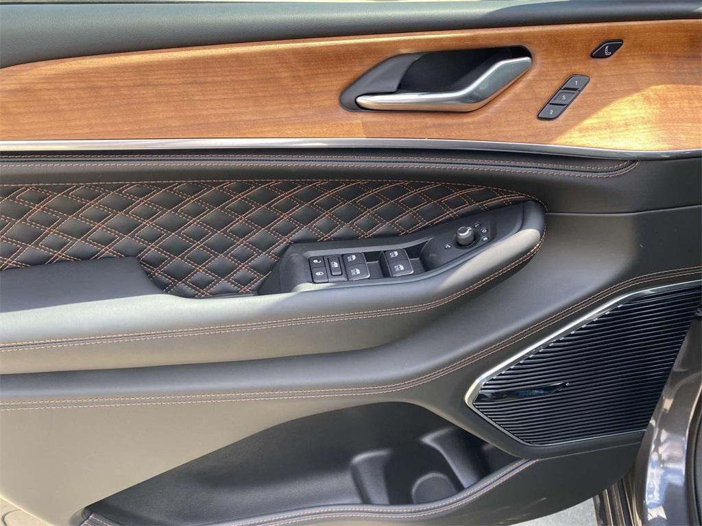 new 2025 Jeep Grand Cherokee car, priced at $64,175