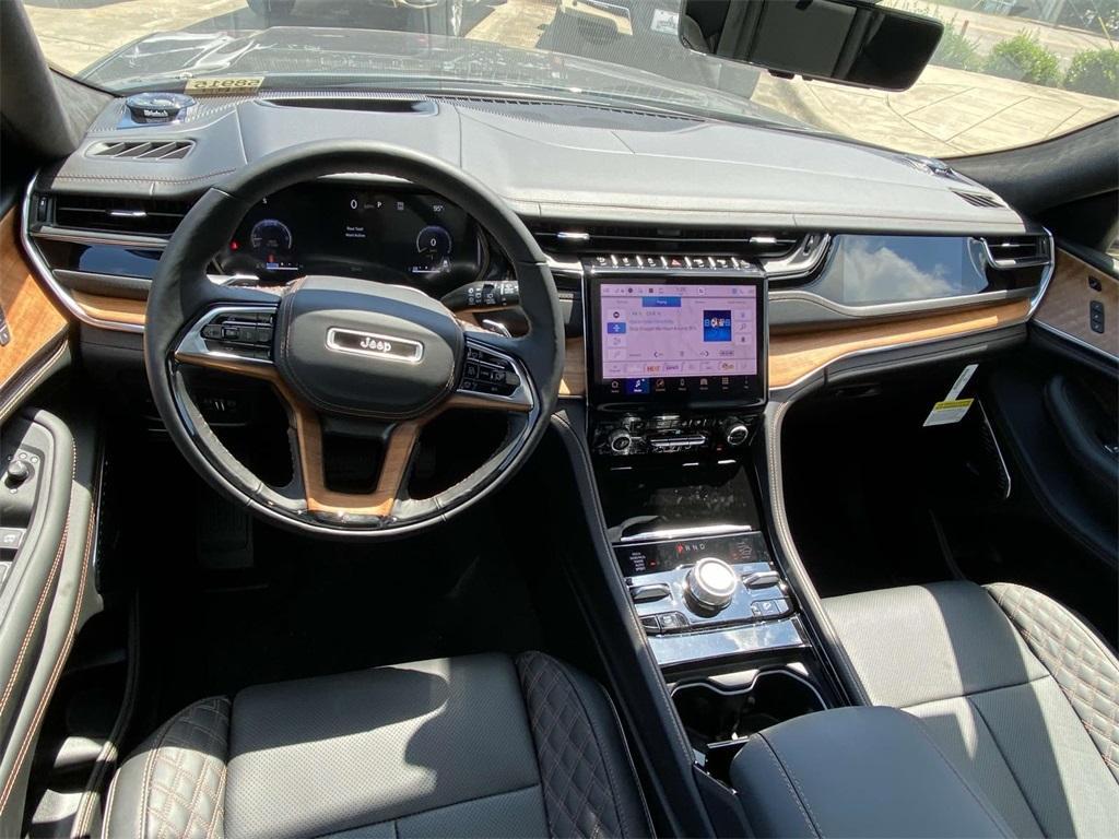 new 2025 Jeep Grand Cherokee car, priced at $64,175