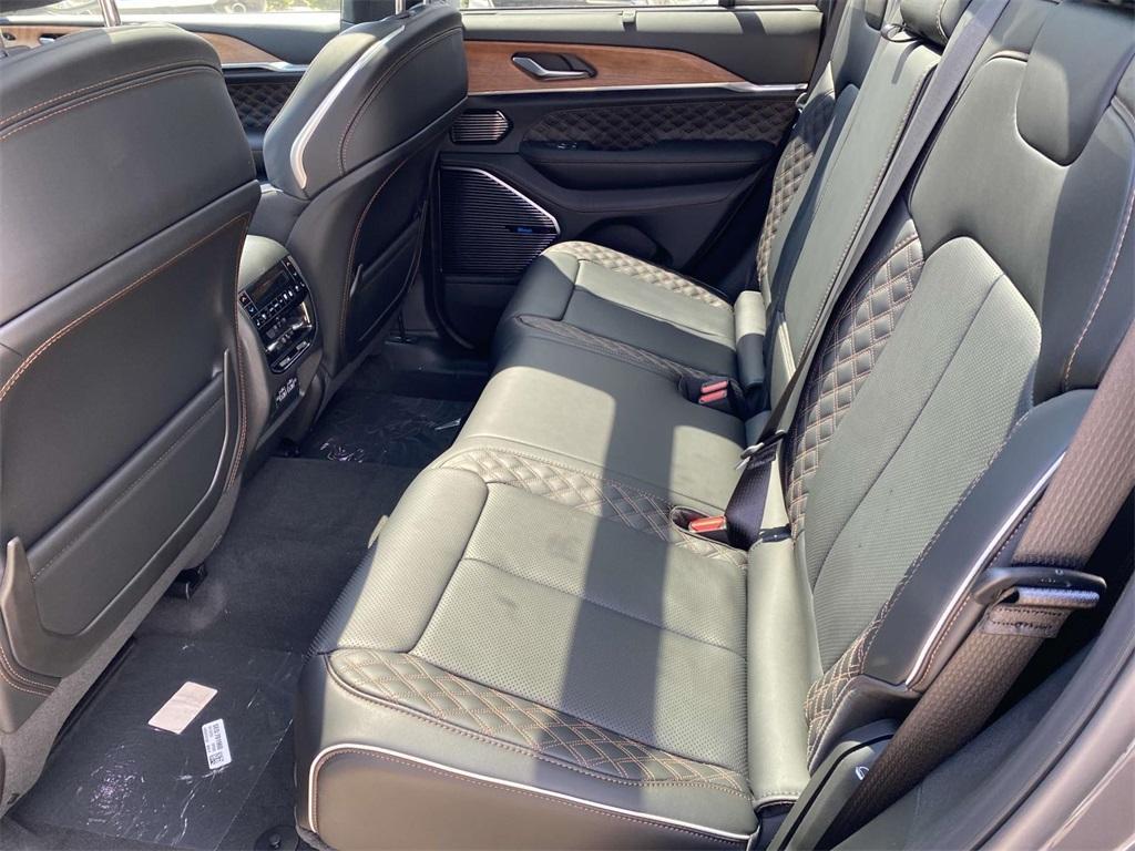 new 2025 Jeep Grand Cherokee car, priced at $64,175