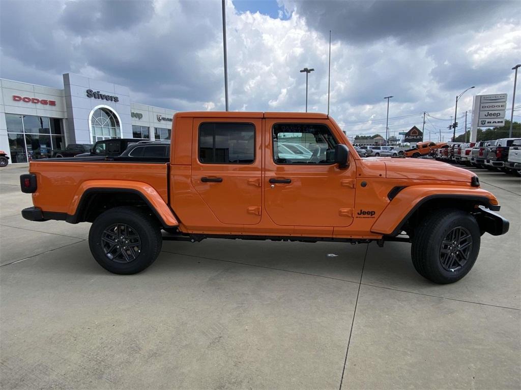 new 2025 Jeep Gladiator car, priced at $35,704
