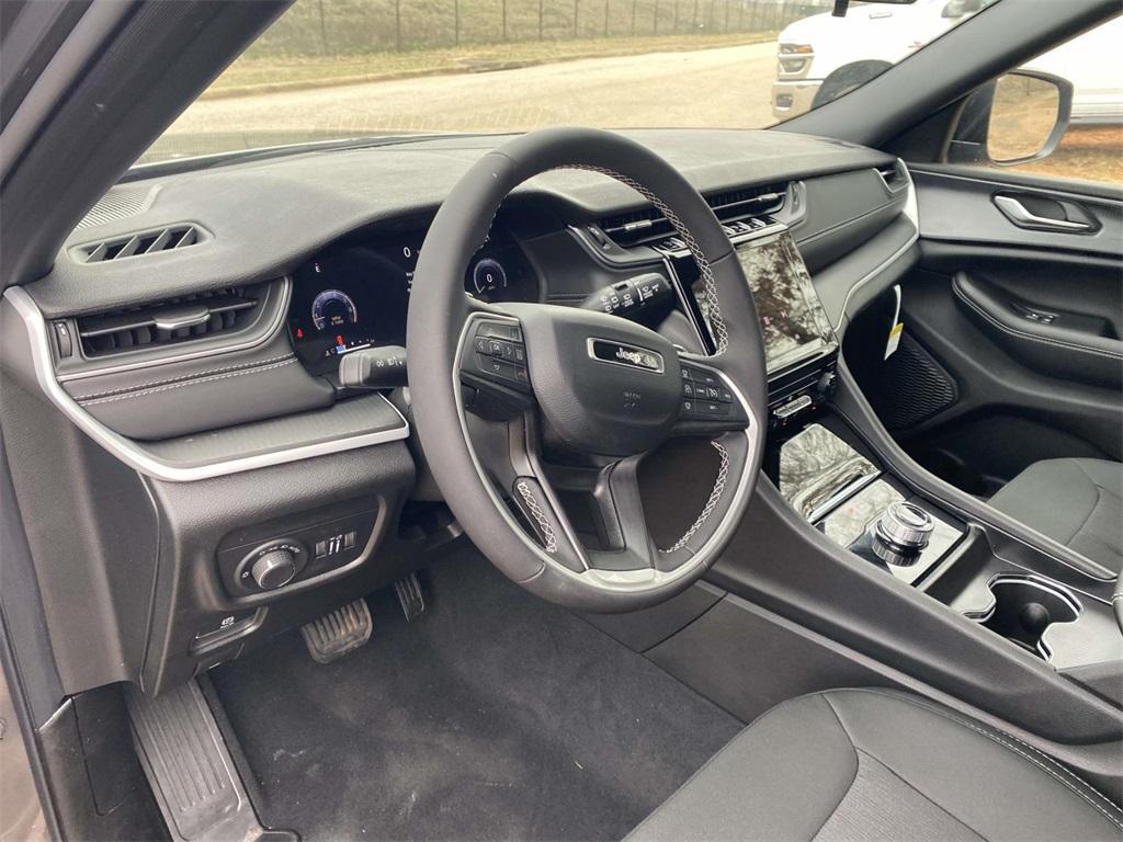 new 2025 Jeep Grand Cherokee car, priced at $29,995