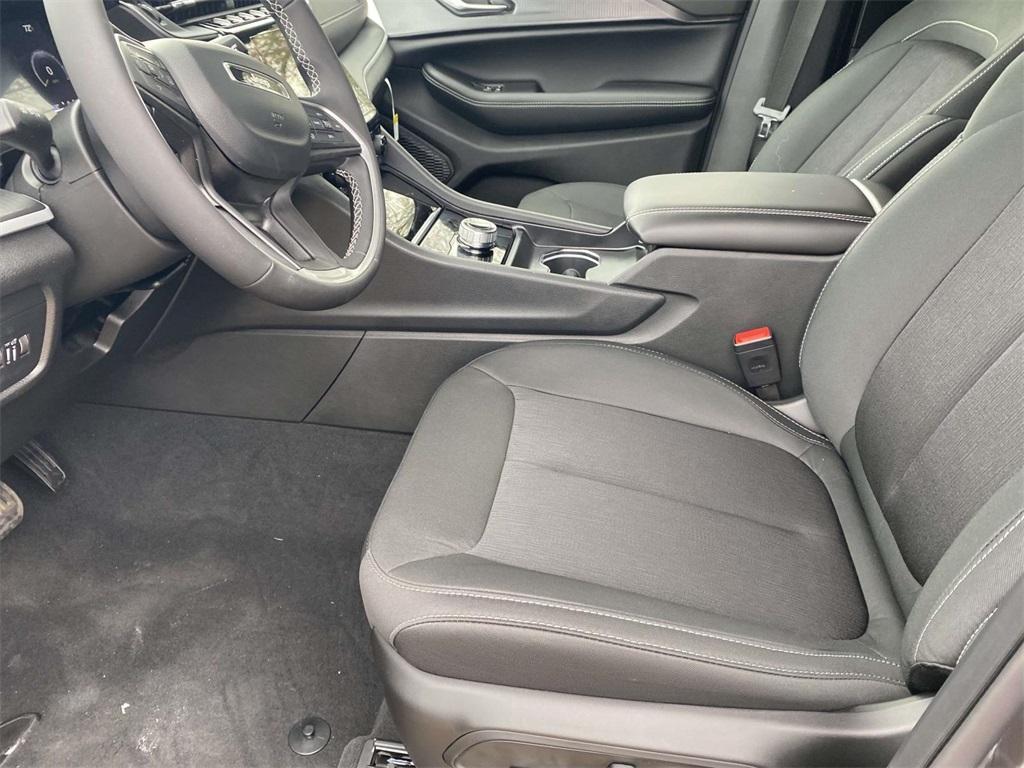 new 2025 Jeep Grand Cherokee car, priced at $29,995