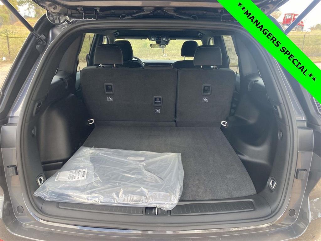 new 2025 Jeep Grand Cherokee car, priced at $26,989