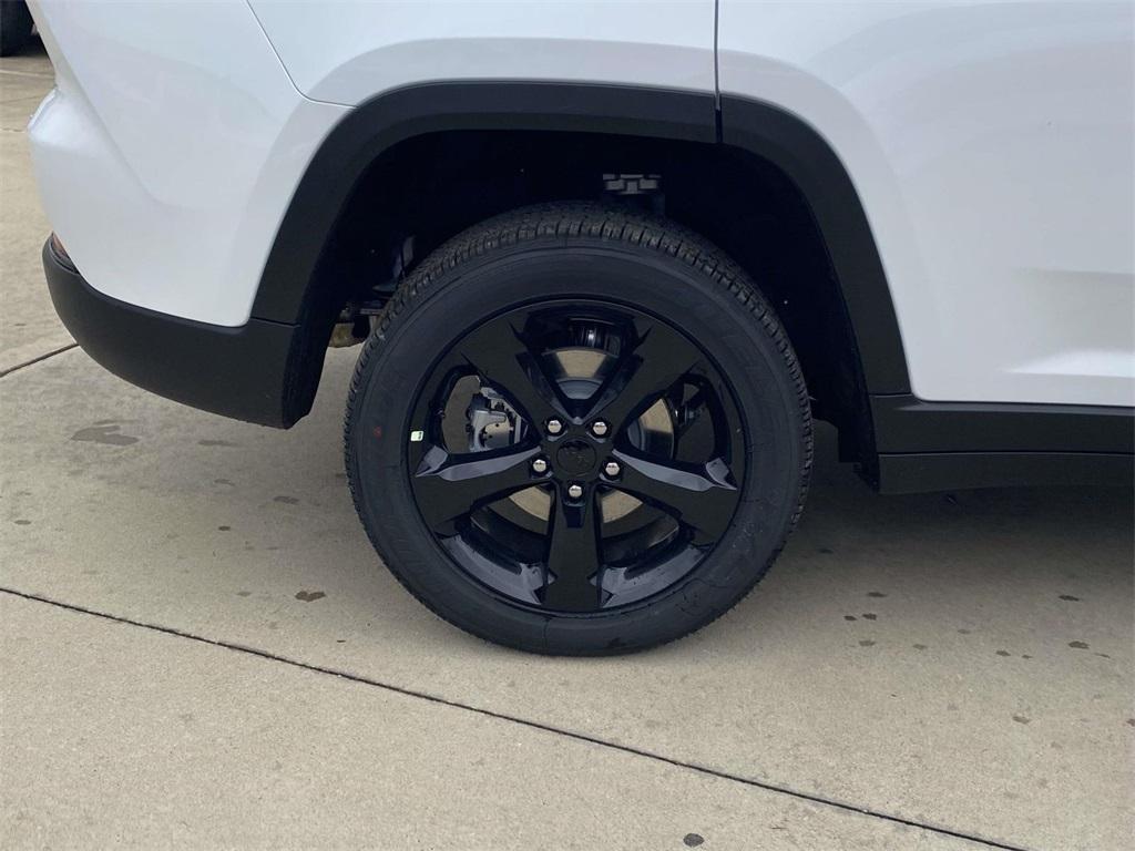 new 2025 Jeep Grand Cherokee car, priced at $31,975
