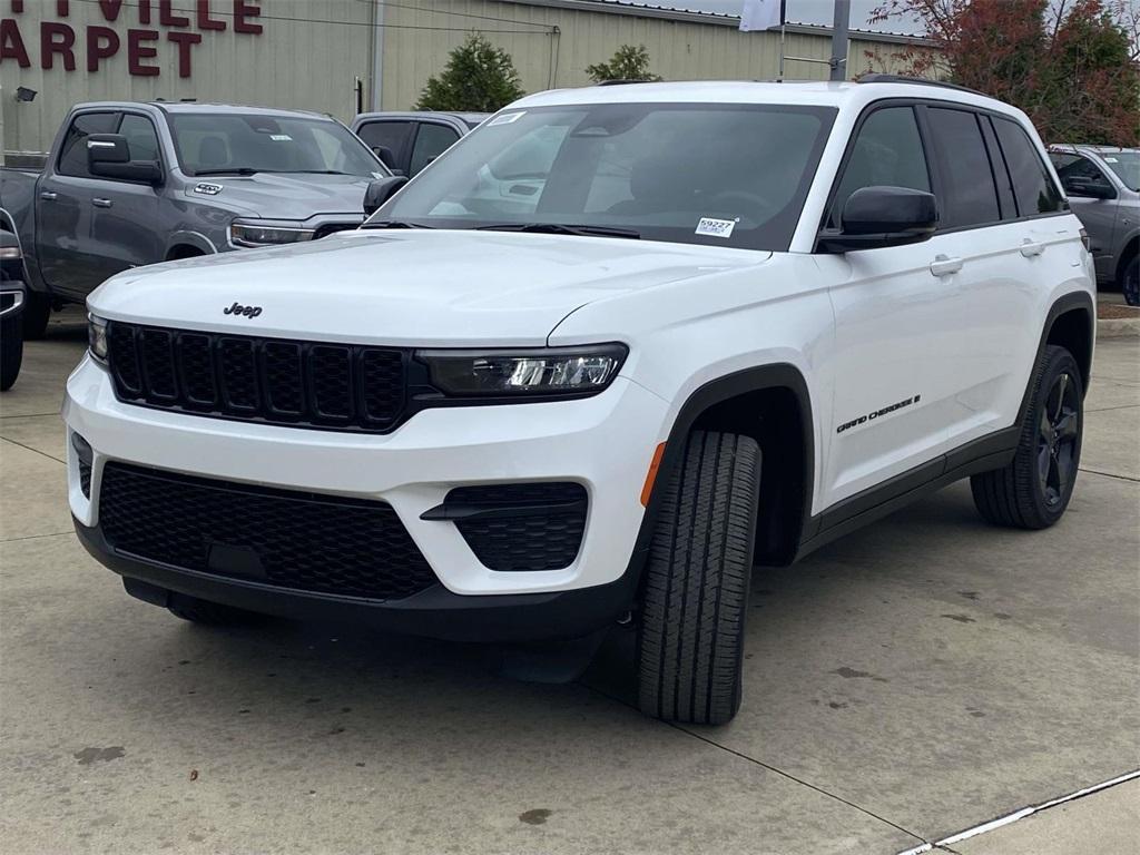 new 2025 Jeep Grand Cherokee car, priced at $31,975