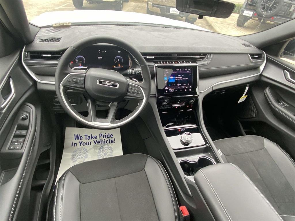 new 2025 Jeep Grand Cherokee car, priced at $31,975