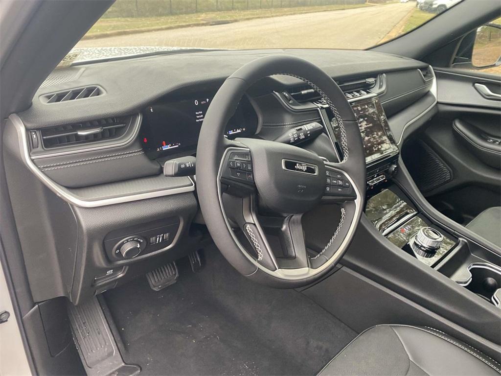 new 2025 Jeep Grand Cherokee car, priced at $31,995