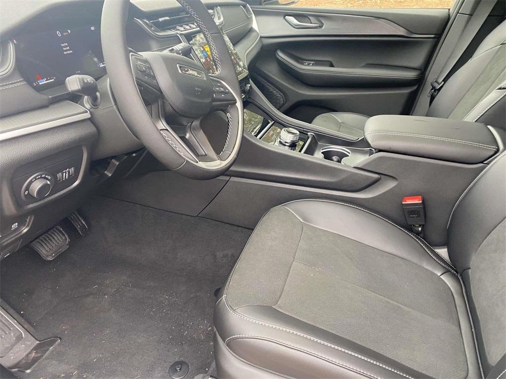 new 2025 Jeep Grand Cherokee car, priced at $31,995