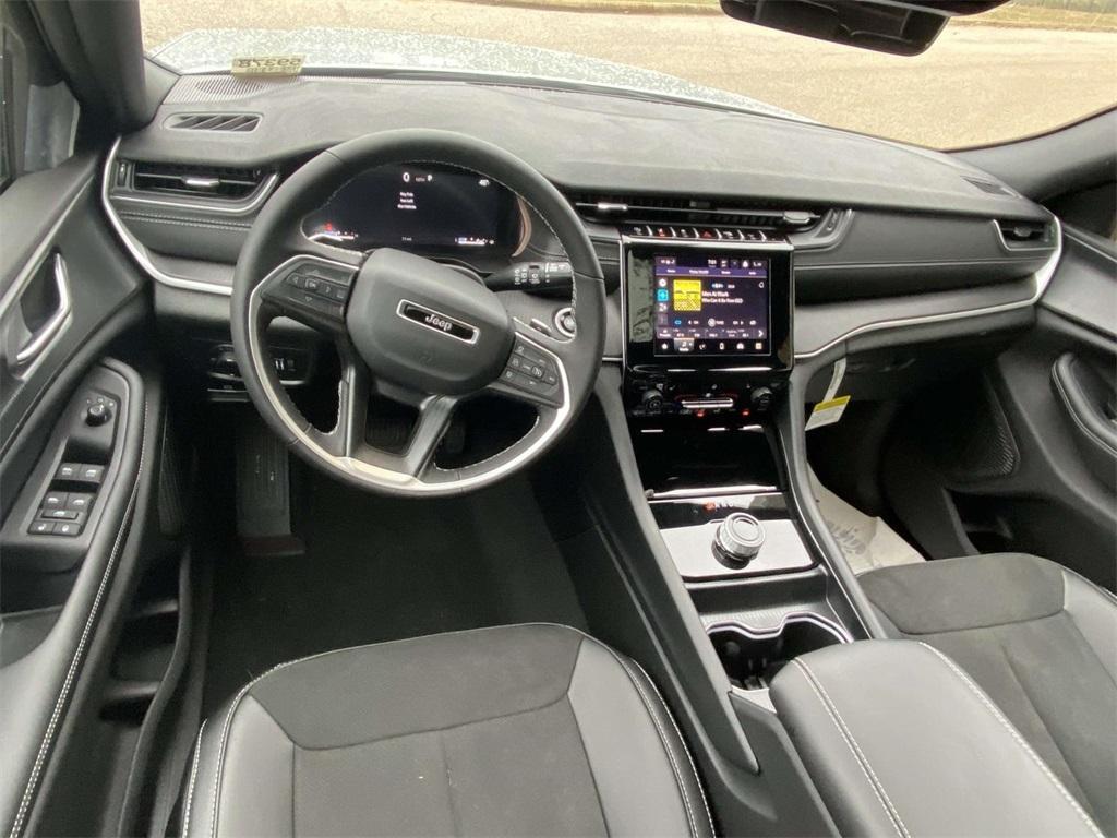 new 2025 Jeep Grand Cherokee car, priced at $31,995