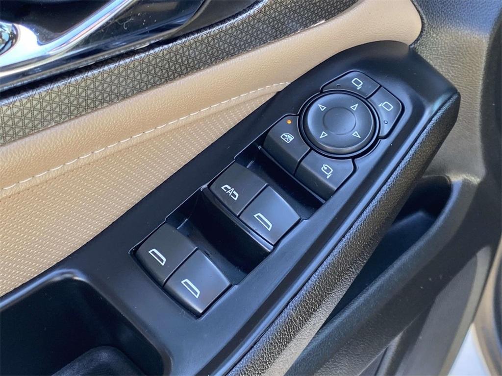 used 2023 Chevrolet Traverse car, priced at $29,195