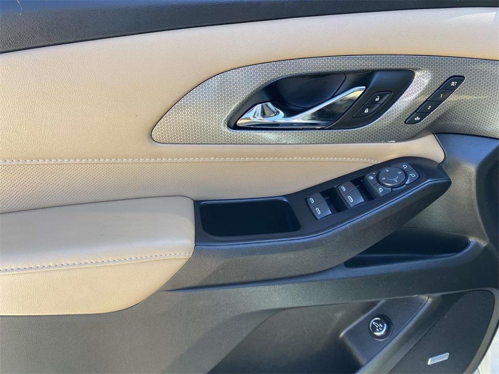 used 2023 Chevrolet Traverse car, priced at $29,195