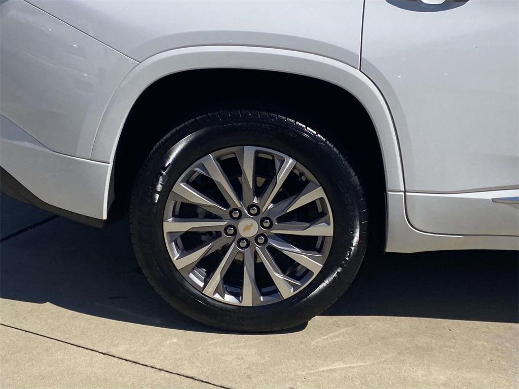 used 2023 Chevrolet Traverse car, priced at $29,195