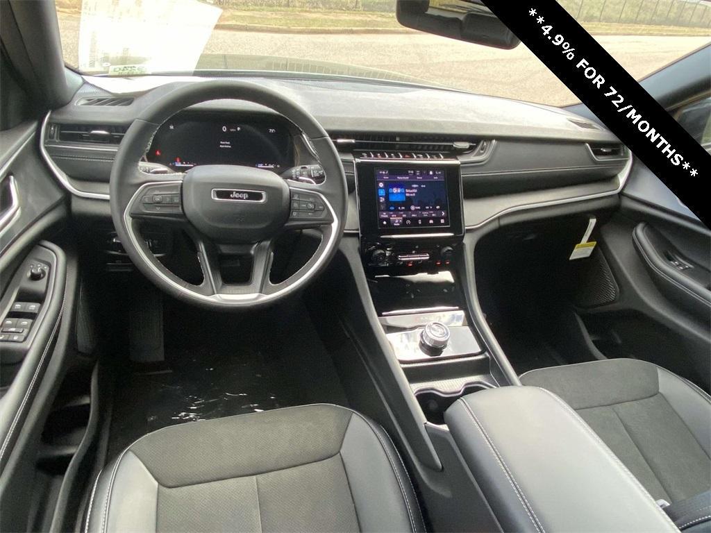 new 2025 Jeep Grand Cherokee car, priced at $32,375